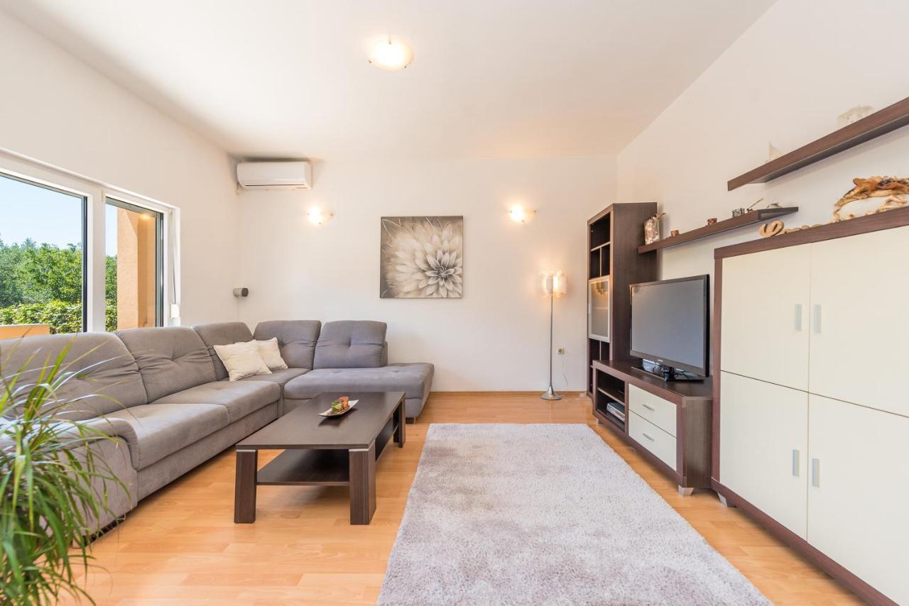 Nelly Apartments Привлака Экстерьер фото